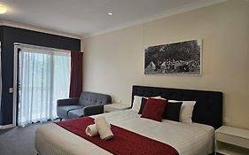 Eastgate On The Range Motel